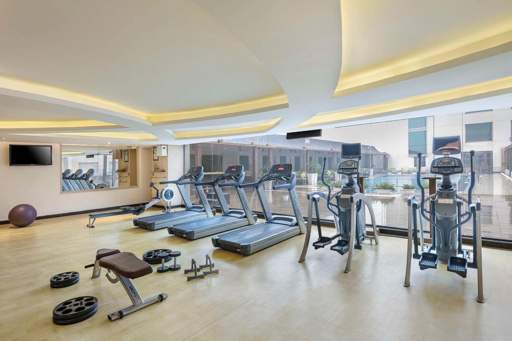 Hotel Radisson Blu Kaushambi Delhi Ncr Ghaziabad Exterior foto