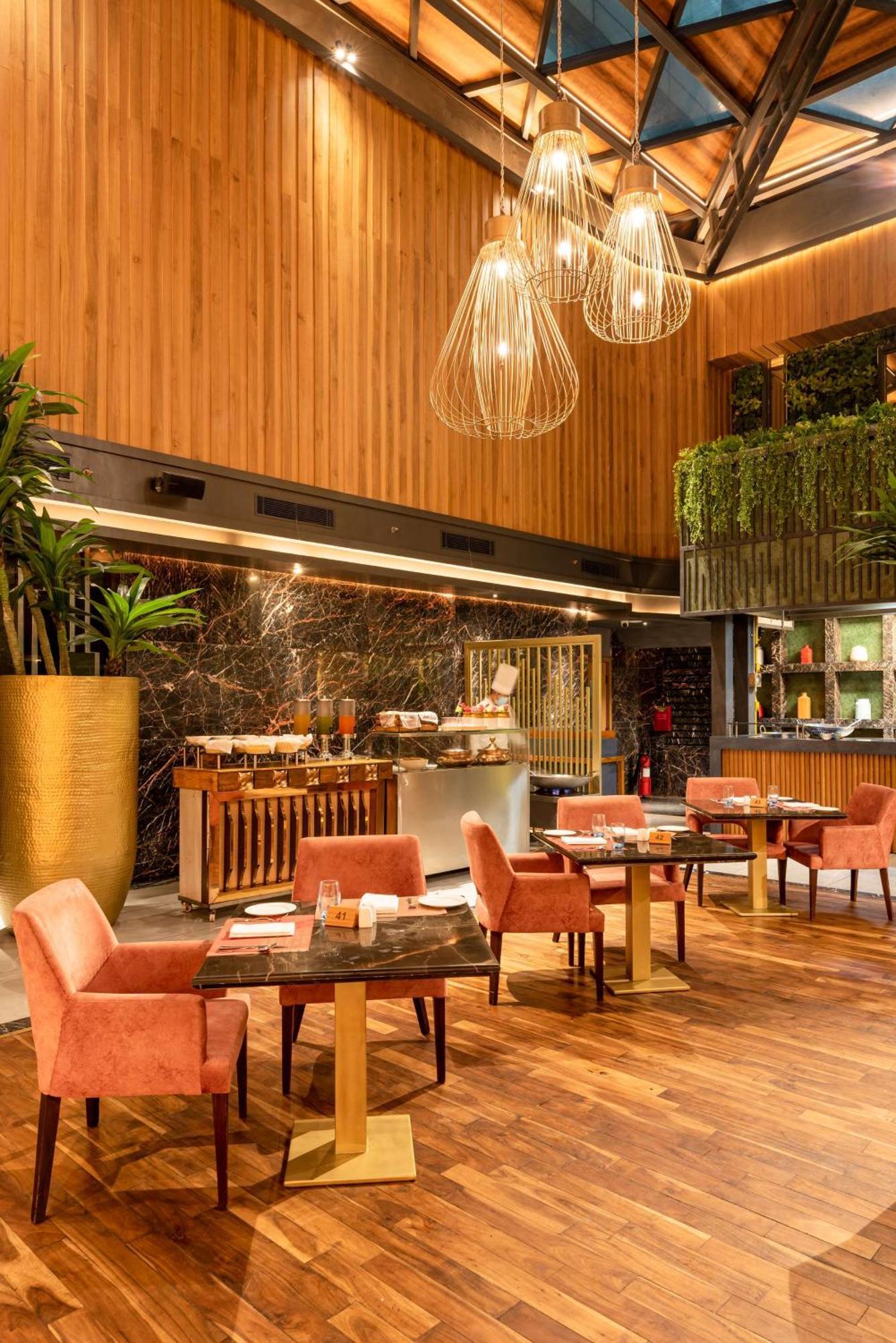 Hotel Radisson Blu Kaushambi Delhi Ncr Ghaziabad Exterior foto