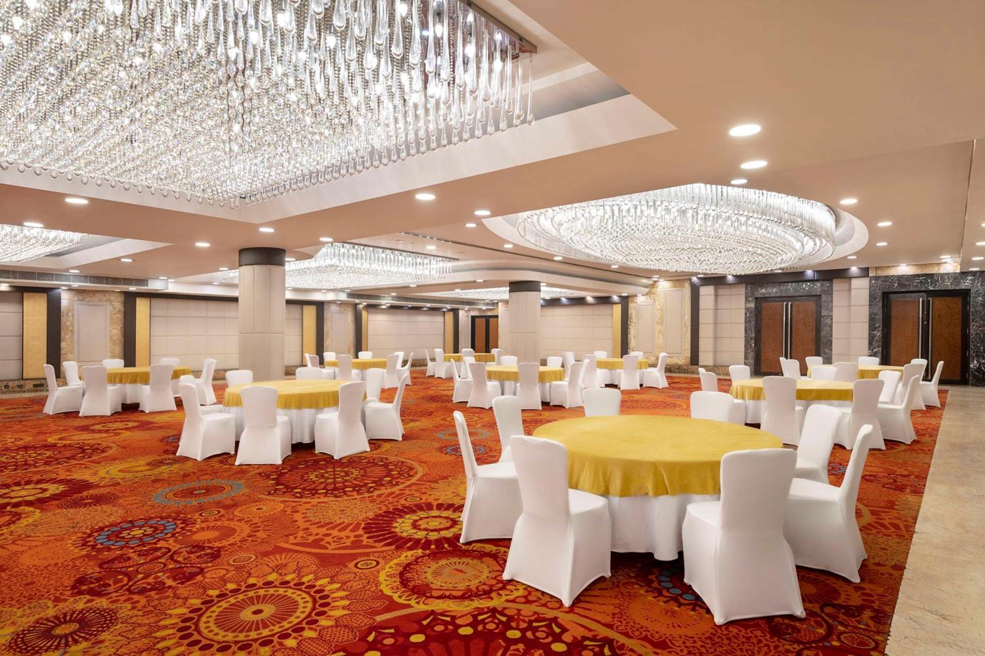 Hotel Radisson Blu Kaushambi Delhi Ncr Ghaziabad Exterior foto