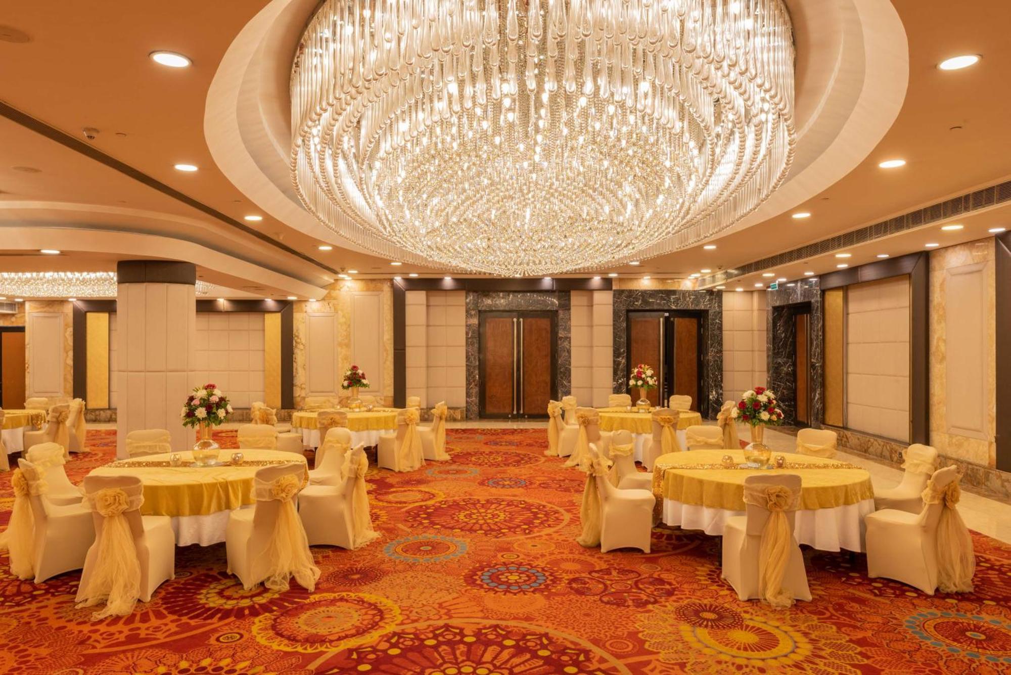 Hotel Radisson Blu Kaushambi Delhi Ncr Ghaziabad Exterior foto